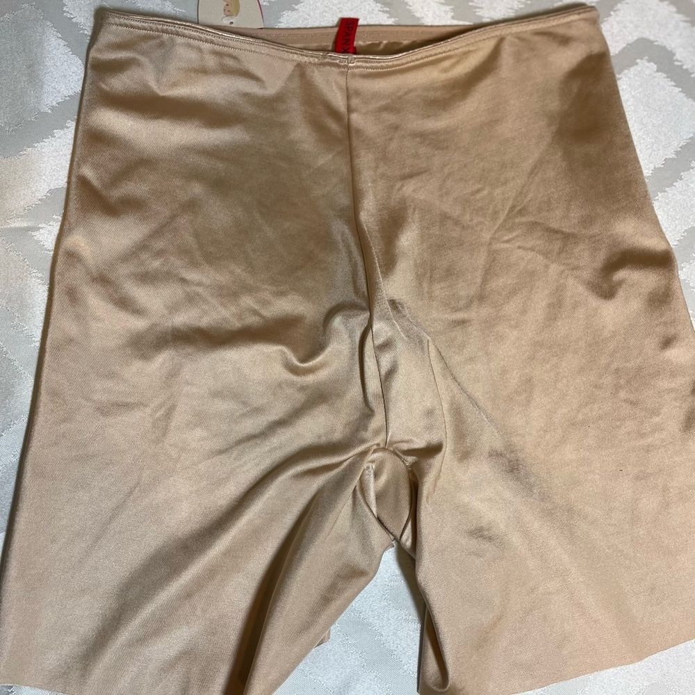 NWT Spanx Power Conceal Mid Thigh Short Beige New M - Picture 2 of 4